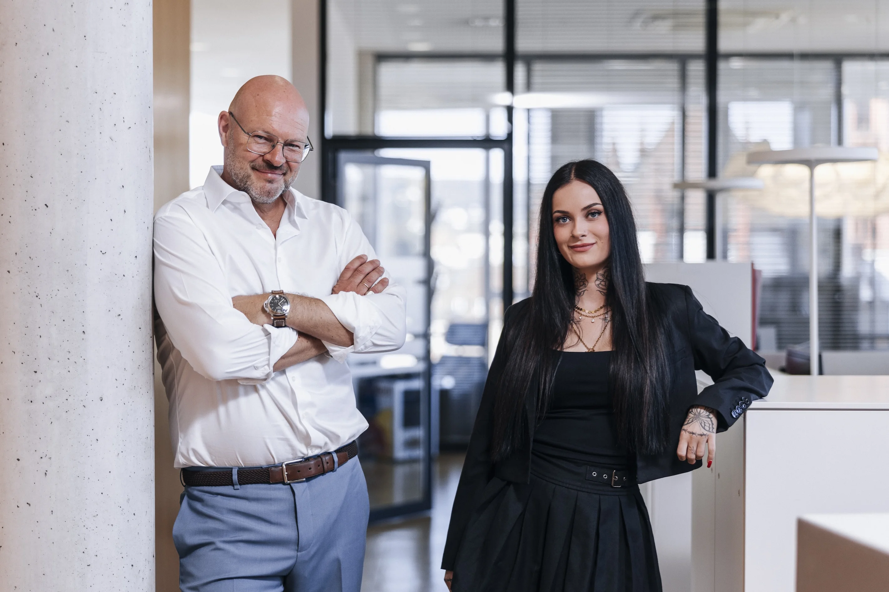 Peter Mökesch (Partner und Fachanwalt für Strafrecht) und Raphaela Gasseldorfer (Rechtsanwaltsfachangestellte)